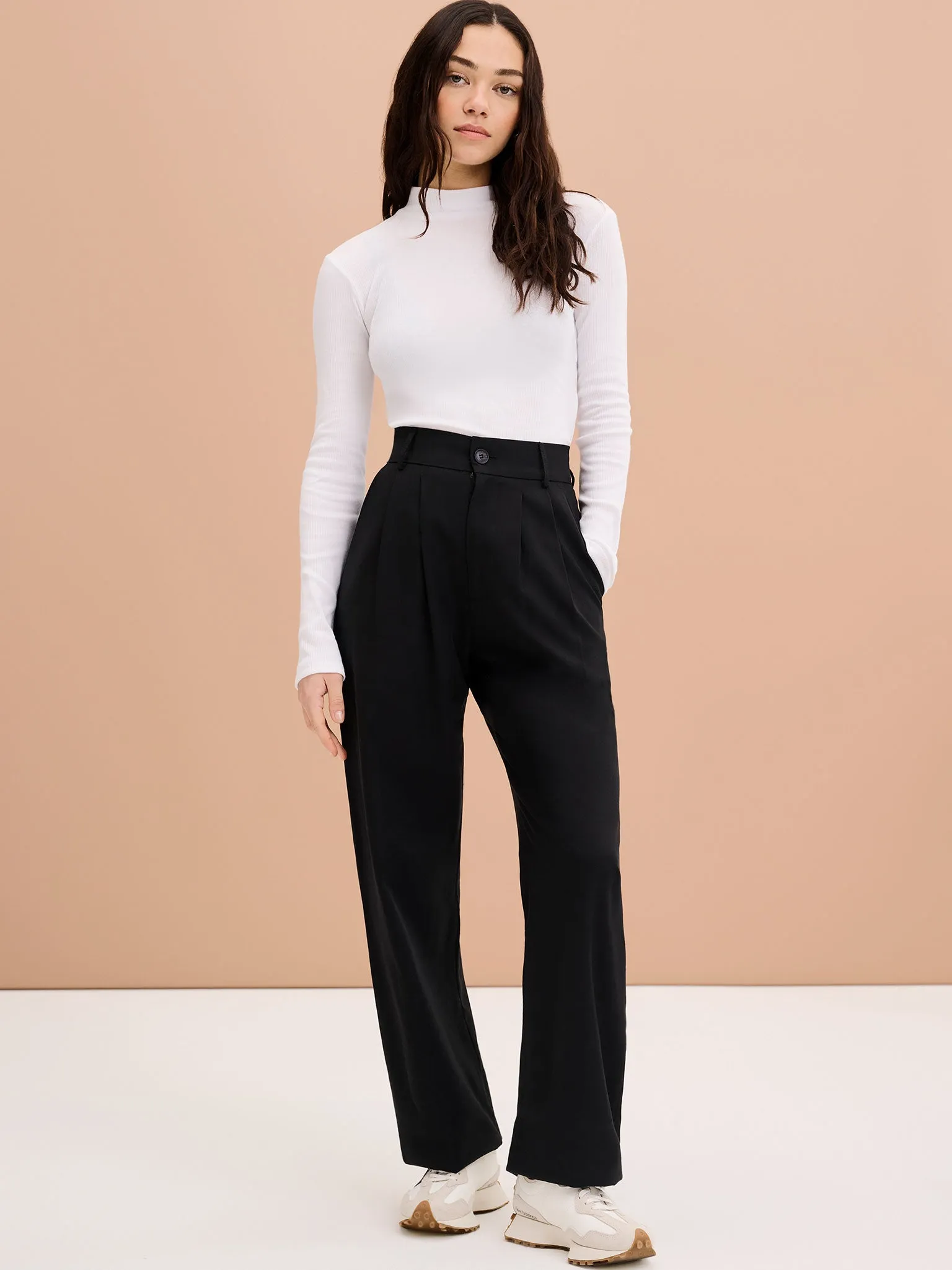 Cinnamon Relaxed Trousers in Black