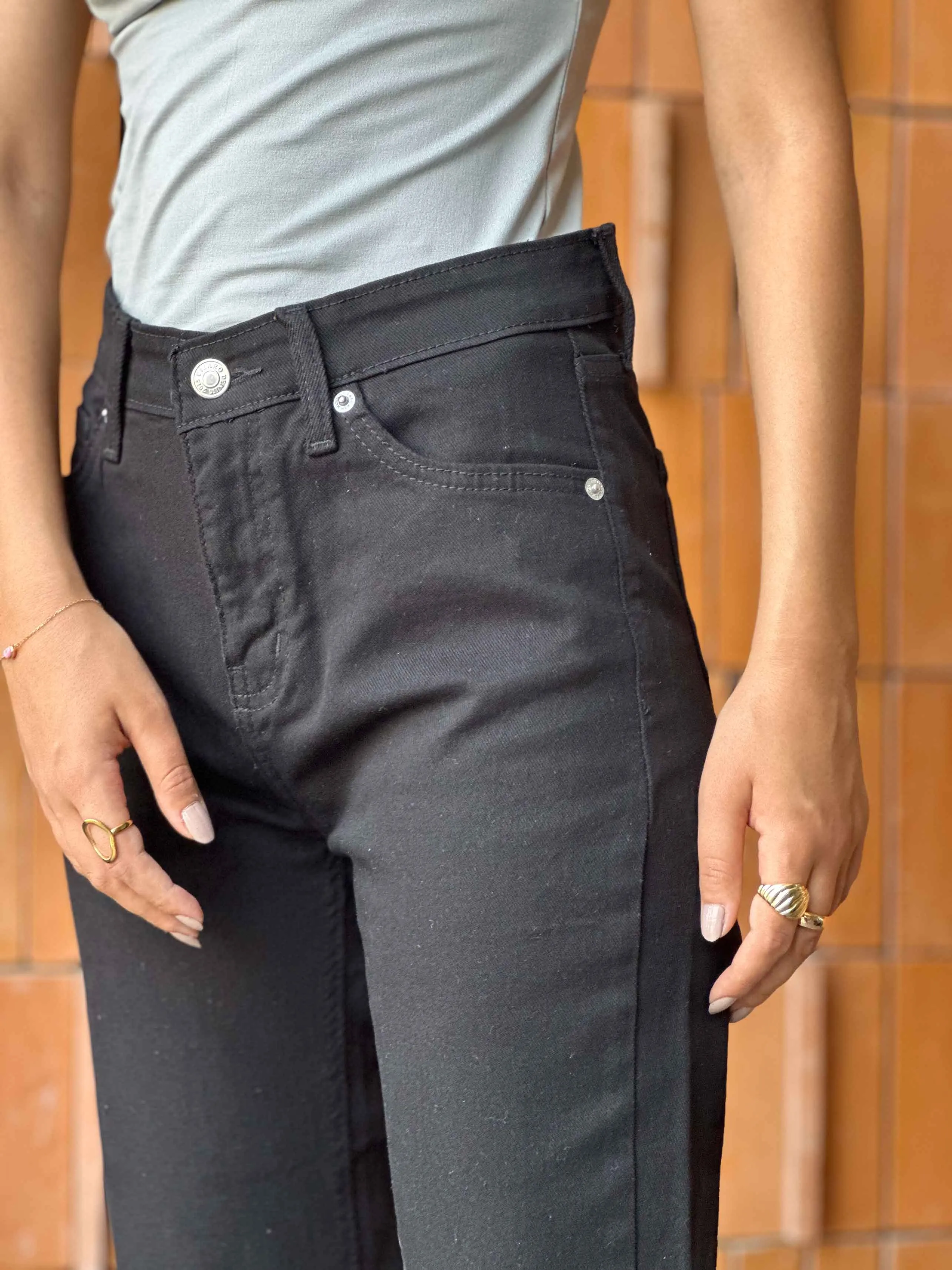 Flared - High-Waist Black.