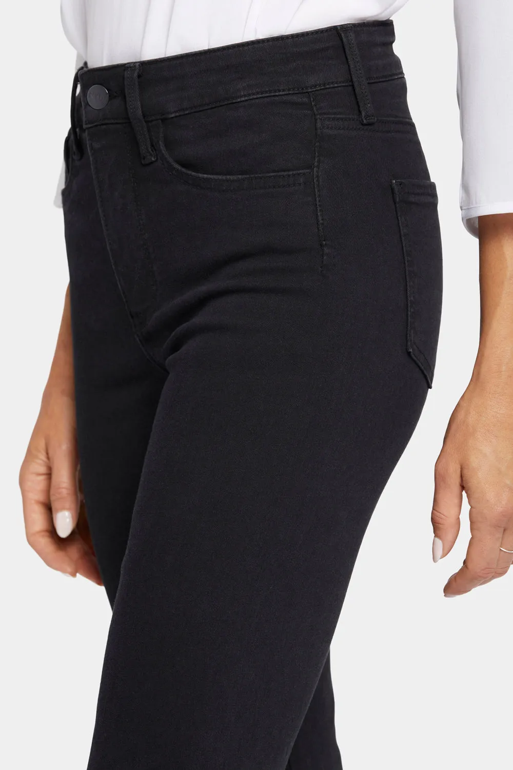 Le Silhouette Slim Bootcut Jeans In Petite - Stellar