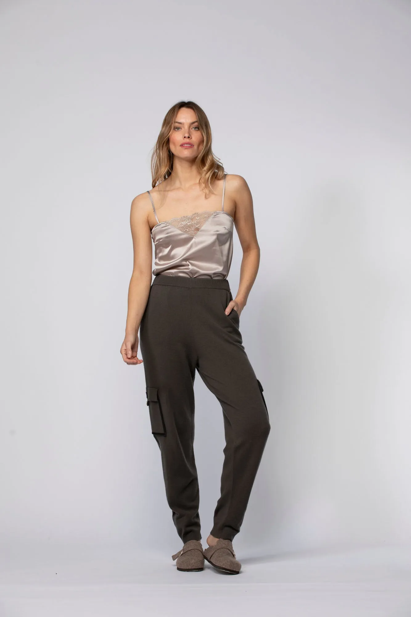 PANTALON EN MAILLE & CUIR