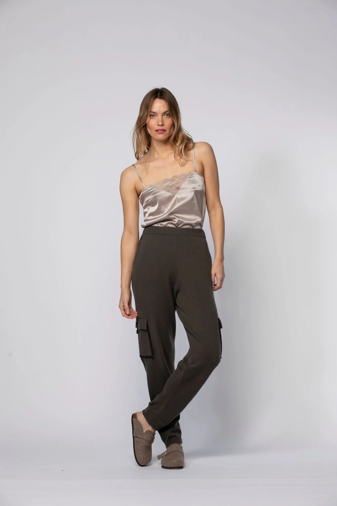 PANTALON EN MAILLE & CUIR