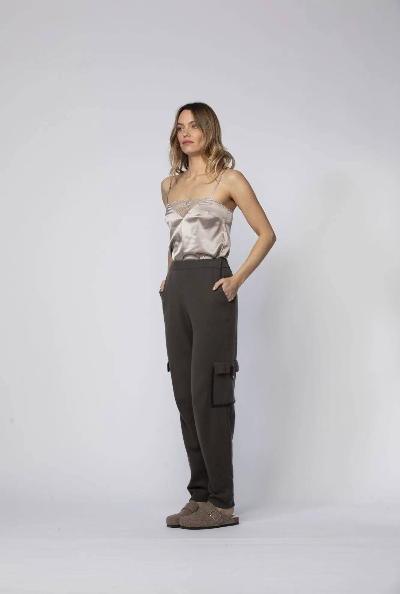 PANTALON EN MAILLE & CUIR