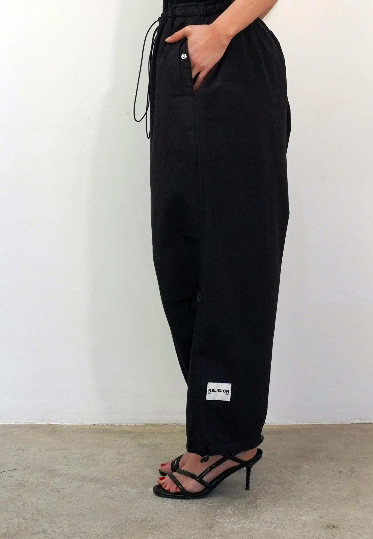 PARACHUTE PANTS BLACK