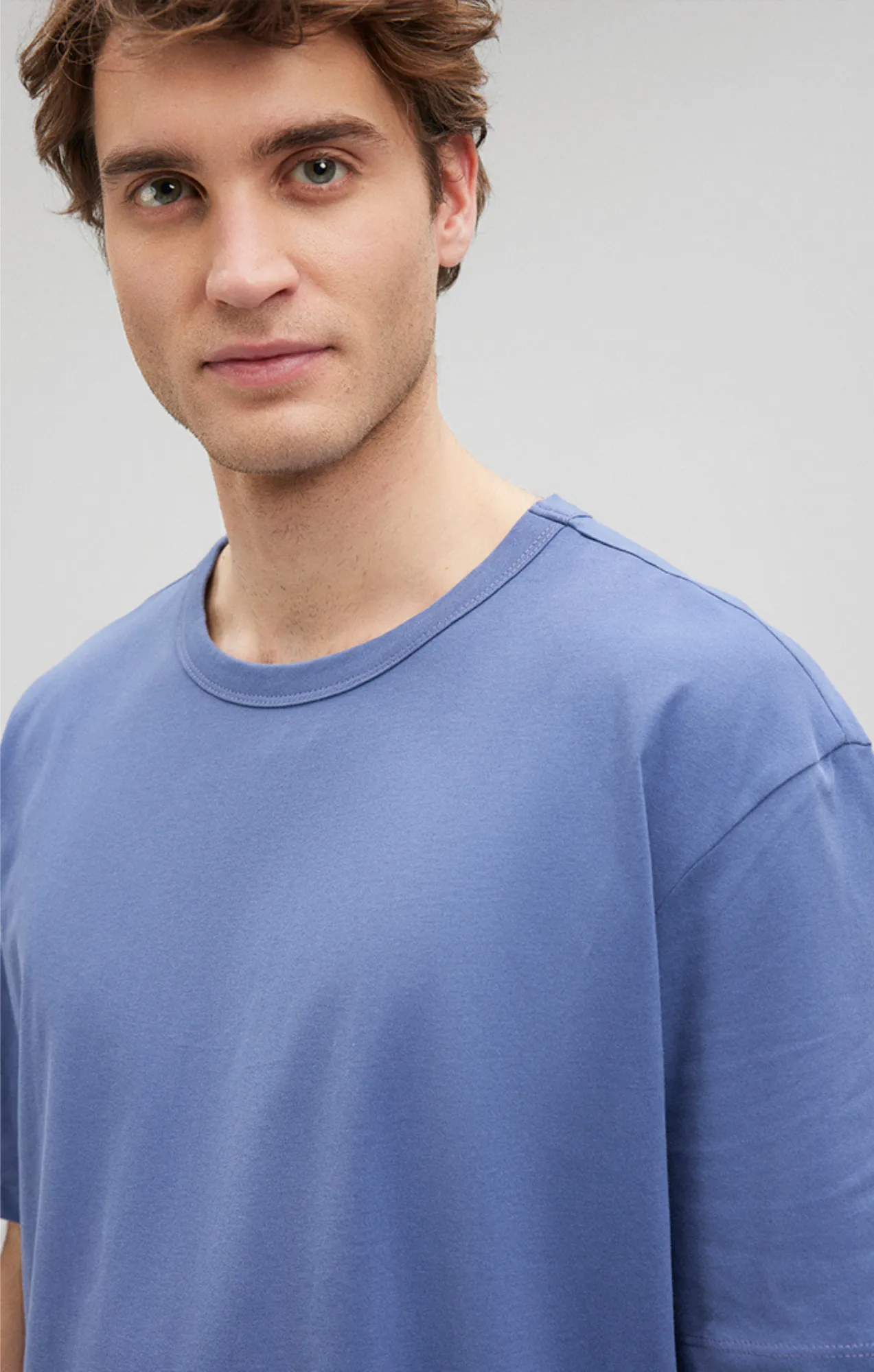 SIMPLE CREW NECK T-SHIRT IN BLUE INDIGO